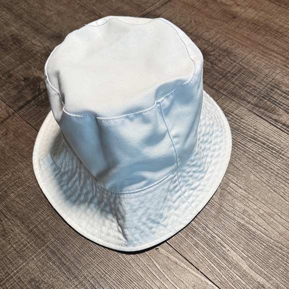 NWOT Alice + Olivia Reversible Bucket Hat - Picture 5 of 7